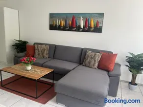Design-Terrasse-7 Personen-Netflix-Garage-Seenah - Image 2