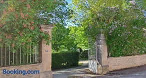 Maison romantique du XIXe siècle indépendante avec son jardin et sa piscine privés - Image 2
