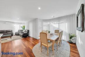 Your Tarneit Escape - 4BR Home with Pool & BBQ - Image 5