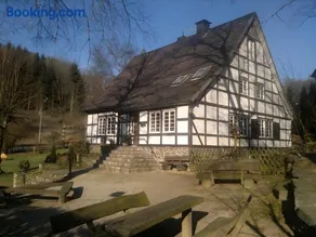 Hueseken - Image 1