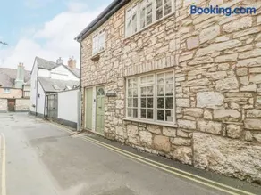 The Old Stables - Pet-Friendly Stay Near Ruthin Castle with Parking - Image 3