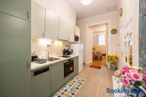 Deluxe Home in Art Nouveau House- with GARAGE - Image 4