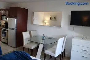 Beachfront Apartment in Sunny Isles Beach! - Image 4