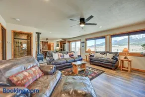 Buena Vista Mountain Retreat - Ultimate Privacy with Spa & Unbeatable Views - Image 4