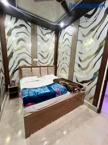 Hotel Ganga Sagar & Vedic Darshan Resturent - Image 3