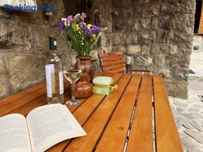 The Stone Garden Apartment - free parking, private yard - Image 2