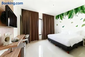 The Green Hotel Bekasi - Image 2