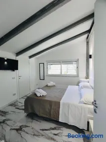 Lume Laura ROOMS - Image 3