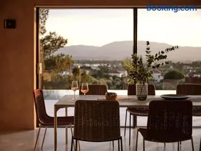 Villa avec terrasse, barbecue et piscine | Vue montagne | Parfaite pour le travail à distance - Image 1