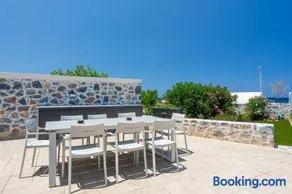 Seaside Villa with Heated Pool, By Hellocrete - Image 3