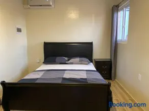 Spacious Apartment Minutes from the Beach - Image 2