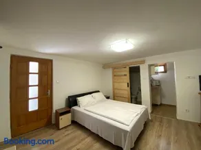 Amarin Apartments - Image 1
