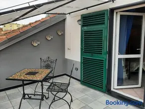 La Villa - Image 1