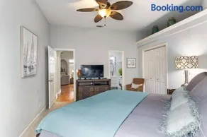 4 Br - 3 Ba Townhouse Walkable to Pool - Image 2