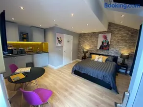 Modern Luxury 1 bed apartment with parking near Stansted Airport - Image 4