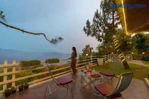 StayVista at Bellevue with Outdoor Jacuzzi - Image 5