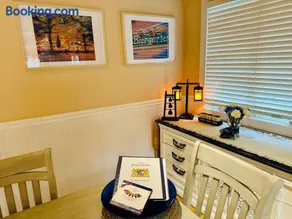 Cozy 3BR Annapolis sleeps 6 Private Deck, Parking - Image 3