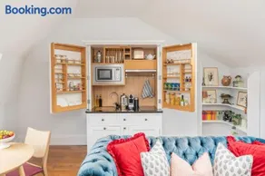 Suite 5, Berkeley Suites - Image 4