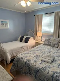 Amenities and beach access! - Image 5