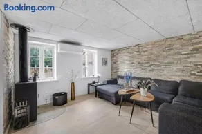 Charming Holiday Home With Plenty Of Space - Image 3