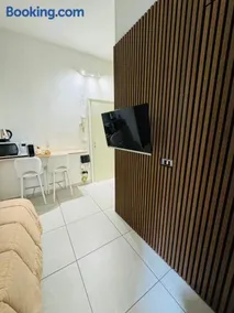 Tiny & Cosy Studio Flat in Como - Image 2