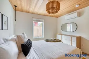 Stay Portland - Alberta Arts District Hideaway - Stylish Townhome - Image 5