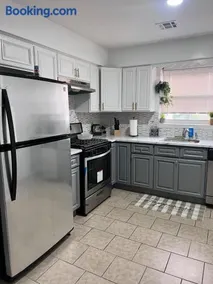 Exquisite Luxury 3KINGs Bed, 2 Bath - Image 3