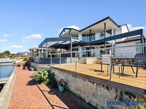 Private Jetty -Family & Pet Friendly - Image 3