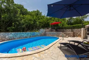 Apartment With A Private Swimming Pool, Garden & BBQ - Image 3