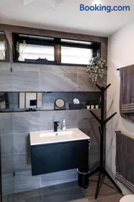 Eagle Peak Tiny Abode - Mystic Ridge Estate - Image 5