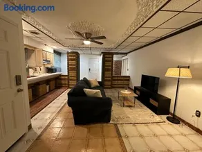 Newly Renovated 1-bed 1-bath with Parking - Image 2