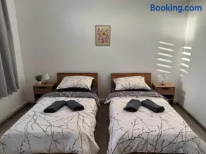 Blunest Apartment 1 mit Parkplatz und Balkon - Image 3