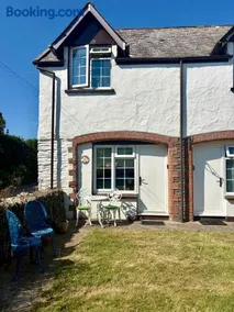 Honeysuckle Cottage - Image 2