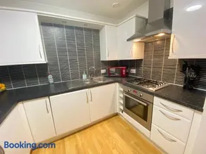Paisley Central Apartment - Image 5