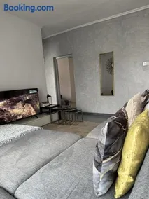 Platinum House - Image 1