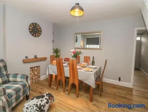 Sunshine Cottage Tideswell, Games room included. - Image 2