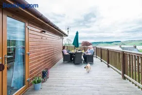 Skylark Lodge with Hot Tub - Image 4