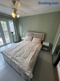 Spacious King En Suite - Image 5
