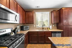 The Maple Ridge Hot-Tub and BBQ and Game Room! - Image 3