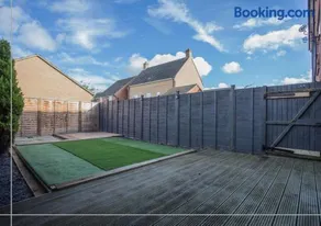 Modern 5BR Home Near City Attractions - Peterborough - Image 1