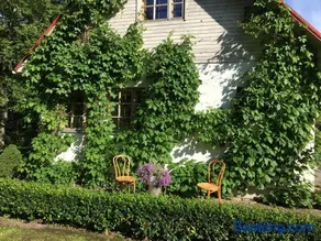 River Villa, 20 min by train to Old Town, big yard - Image 1