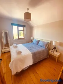 Cosy 3 bedroom townhouse with wood pellet stove! - Image 3