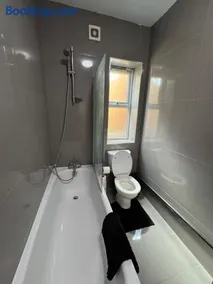 Tranquil 1BR in Gravesend - Image 4