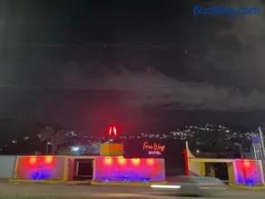 Free Way Motel - Image 2