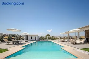 Hollywood-style villa with private pool - Image 3