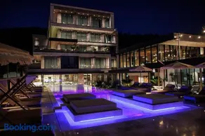 Prado Luxury Hotel - Image 2