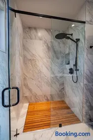 Lakeview House by Leavetown Vacations - Image 4