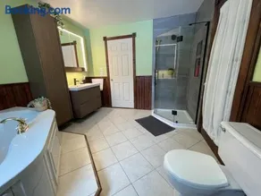 Bryson Beach Retreat - Image 3