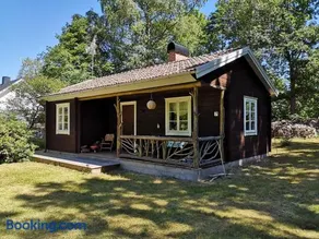 Mysig stuga med öppen spis och uteplats - Image 3