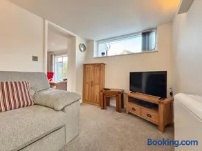 Harlowe Mousehole Hideaway two bedrooms with parking - Image 4